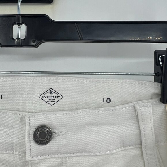 NWT St. Johns Bay White Mid Rise Capri Denim Pants Women's 18 - Picture 3 of 4